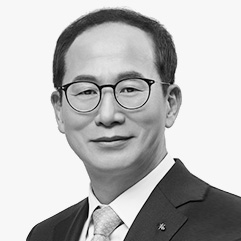 Ini adalah potret Ketua KB Financial Group Yang Jong Hee.