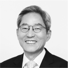 Ini adalah potret Ketua KB Financial Group Yoon Jong-kyoo.